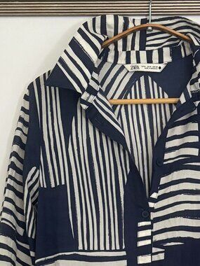 ✨ Bold Geometric Shirt Dress – Size Medium ✨